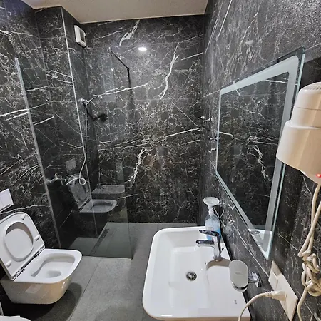 Square 21 Aparment Blue Apartment Tirana